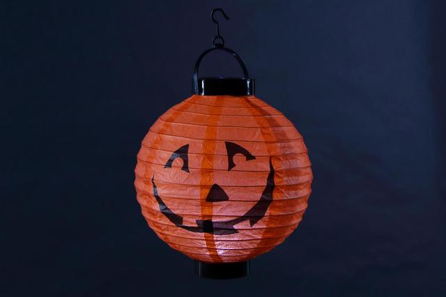 House halloweenlyhty LED-valoilla