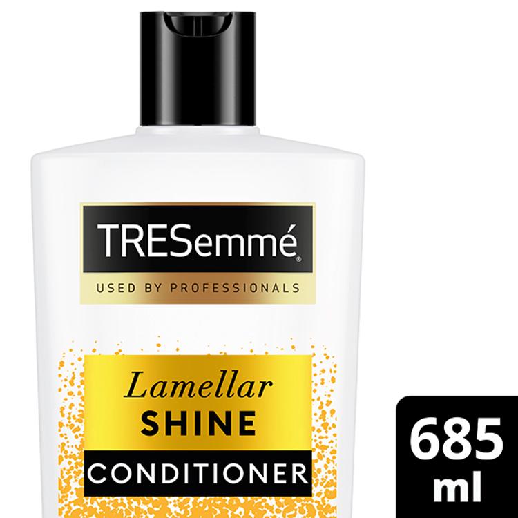 TRESemmé  Lamellar Shine Hoitoaine patentoidulla lamelliteknologialla 685 ML